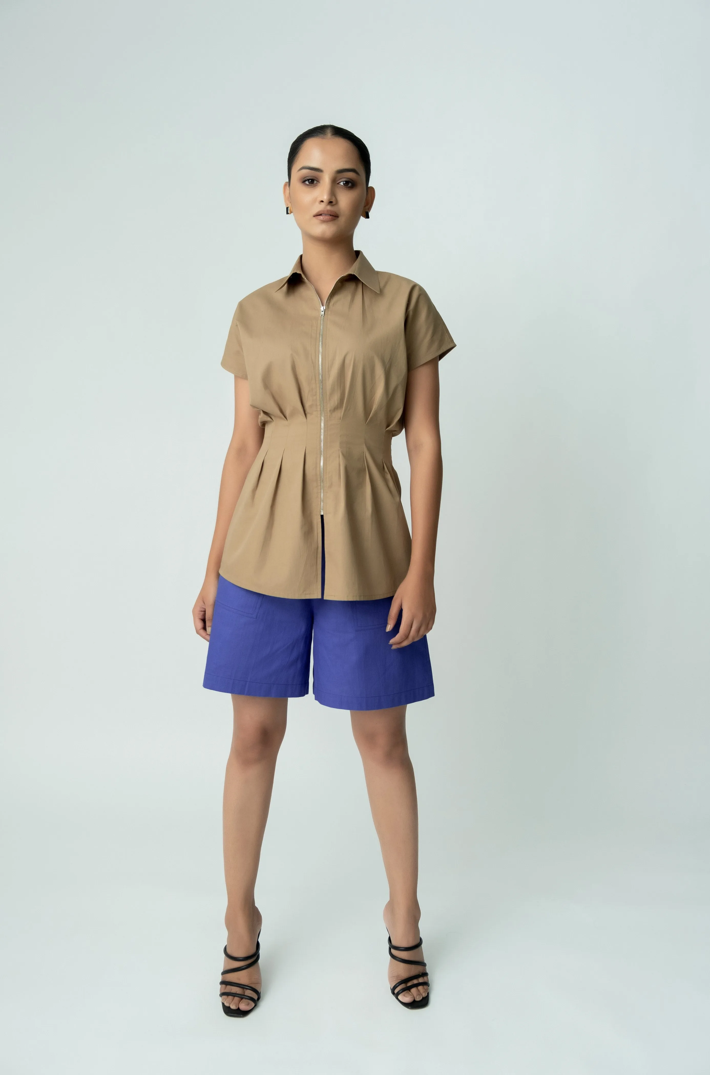 Qua's Women Hourglass Zip-up Shirt